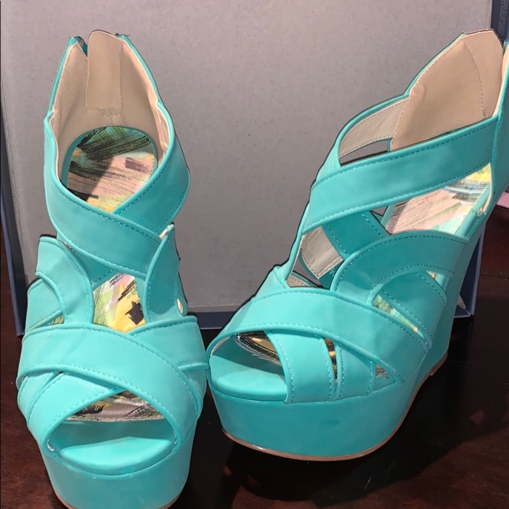 Quipid- Teal Wedges- size 7(ish)
